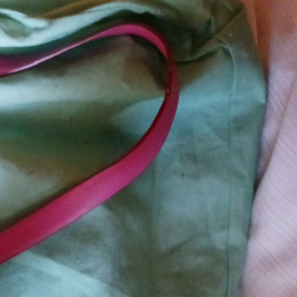 Signed Olsen leather tote bad.  Light rosy-pink, embossed ostrich print. - Picture 5 of 6